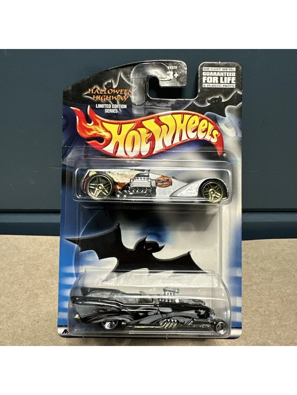 Hot Wheels Halloween Highway Screamin' Hauler & '57 Roadster 2-Car Pack w/ case